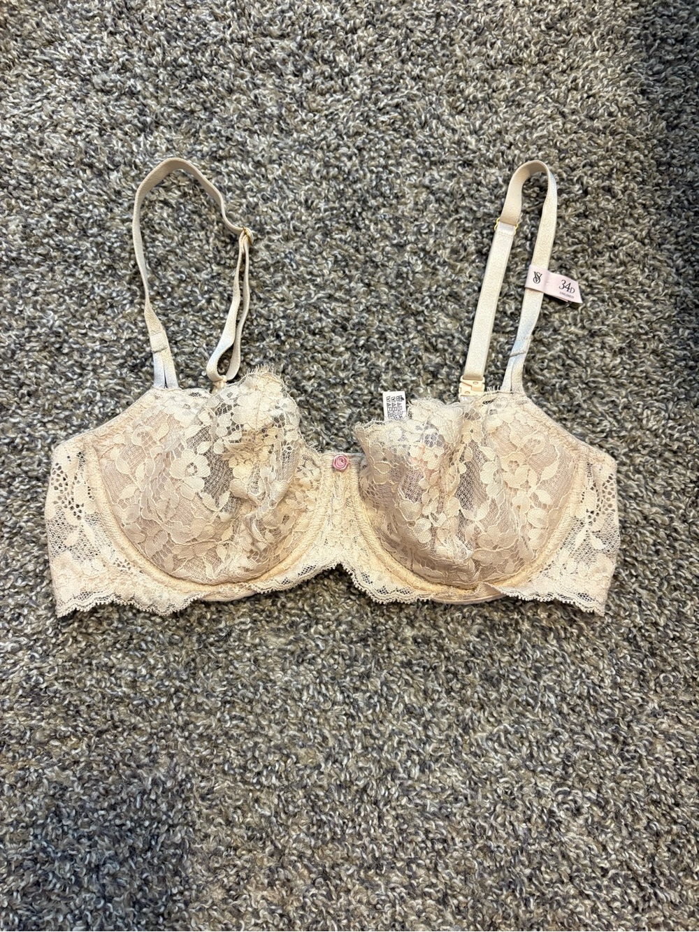 Victoria's Secret Lace Underwire Bra in Nude Blush